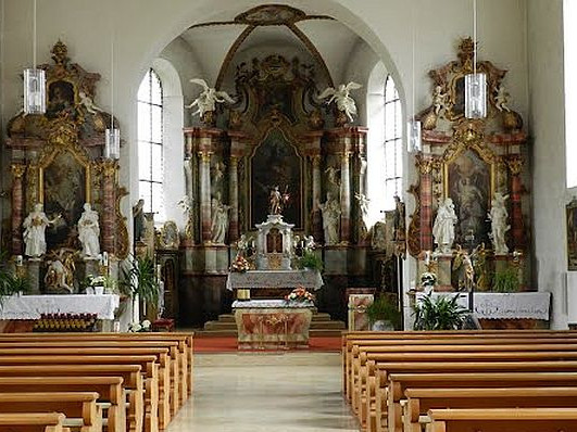  Kircheninnenraum 